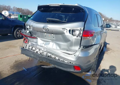 2018 Toyota Highlander Xle z USA, uszkodzony, nr VIN 5TDJZRFH8JS560231